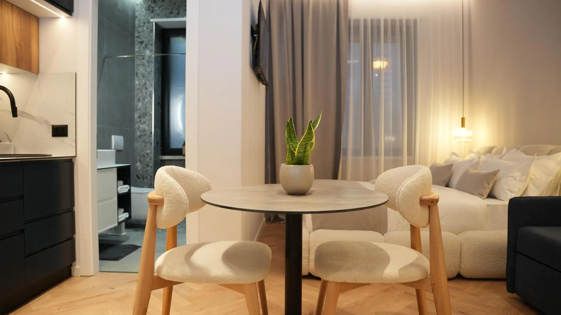 Nea Deluxe Apart-Hotel Tirana 0*,