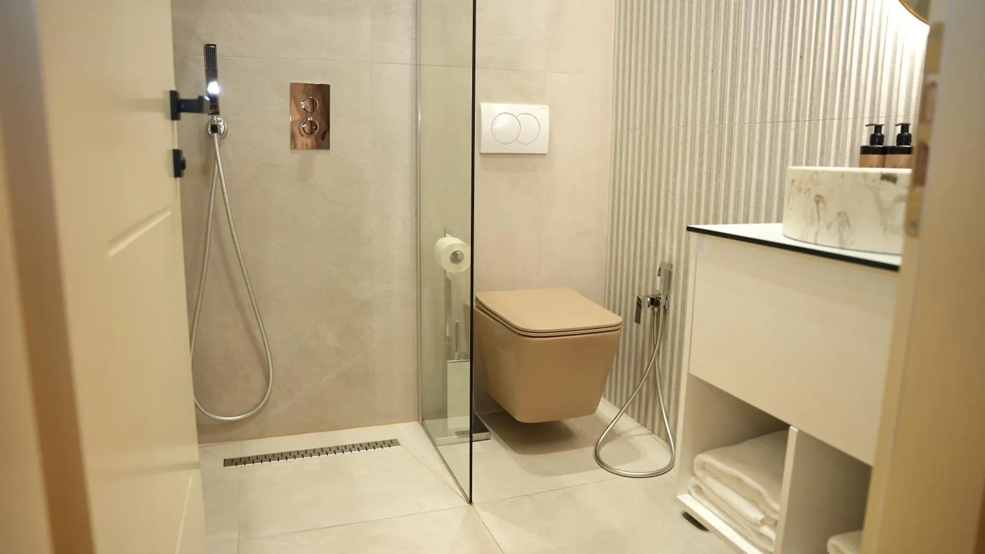 Nea Deluxe Apart-Hotel Tirana 0*,  Albania