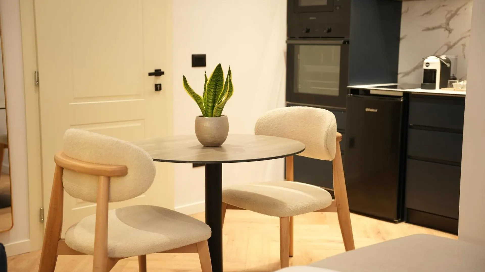 Nea Deluxe Apart-Hotel Tirana 0*,